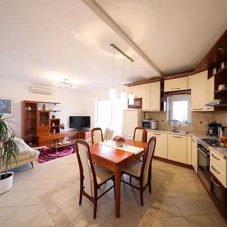 Apartman Rony Apartment *